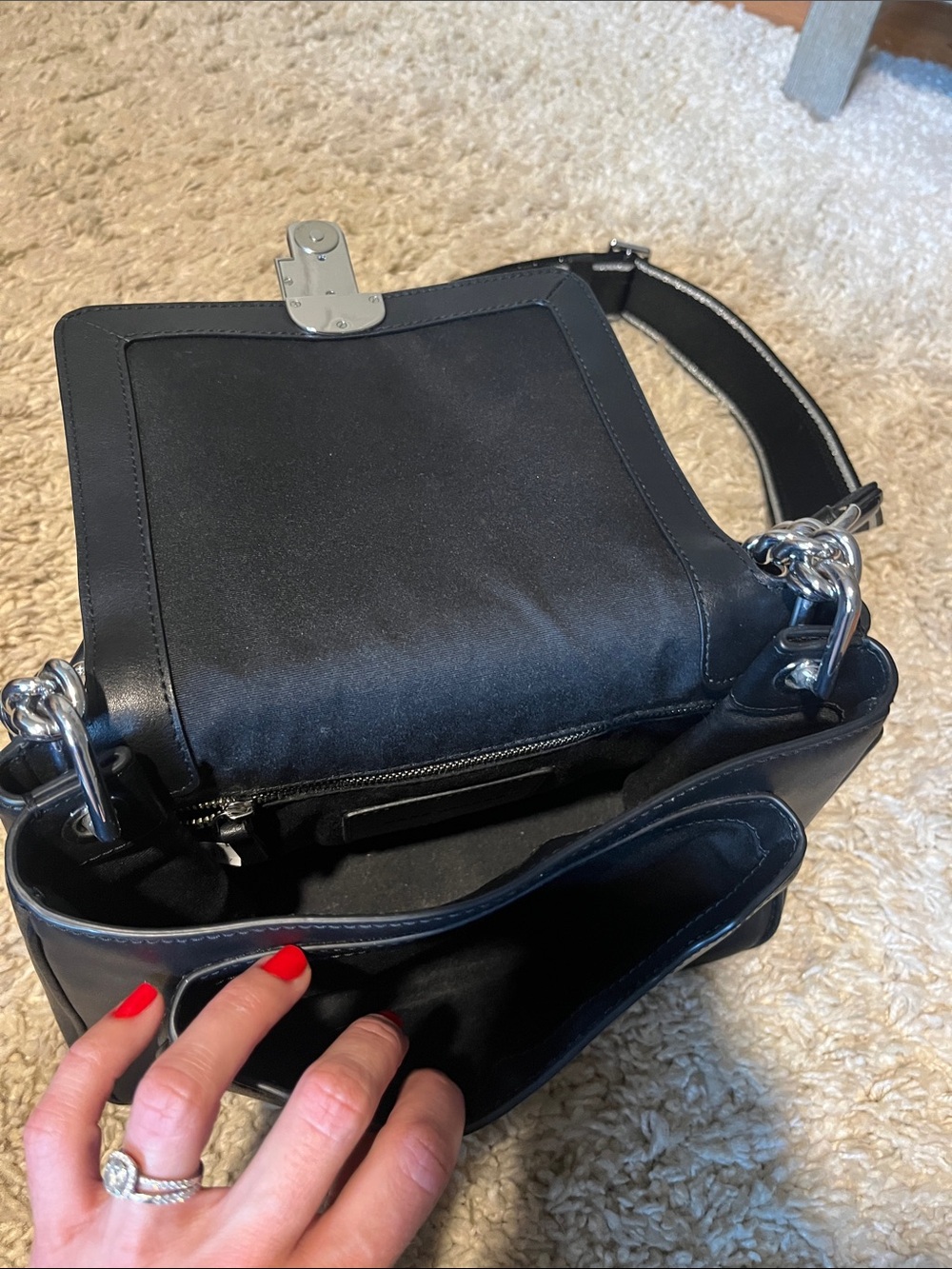Marc Jacobs Black Leather Shoulder Bag with Silver Chain Trim - Picture 5 of 8